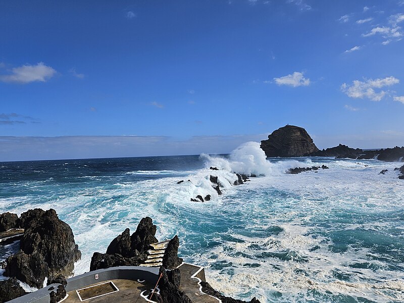 File:Ilhéu Mole, Costa de Porto Moniz, Madeira 09.jpg