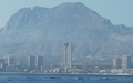 Vista do edificio desde a Illa de Benidorm.