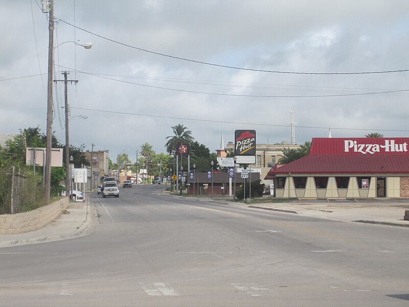 File:Intersection of U.S. 277 and 83 in Carrizo Springs, TX IMG 4217.JPG