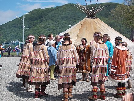 Костюм камчатка. Народы Сибири Ительмены. Ительмены Камчатки. Национальный костюм ительменов. Камчатка Коряки.