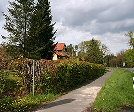 View of the Jänkendorf sheep farm from the south.  The green hamlet sign only shows "sheep farm" as a name