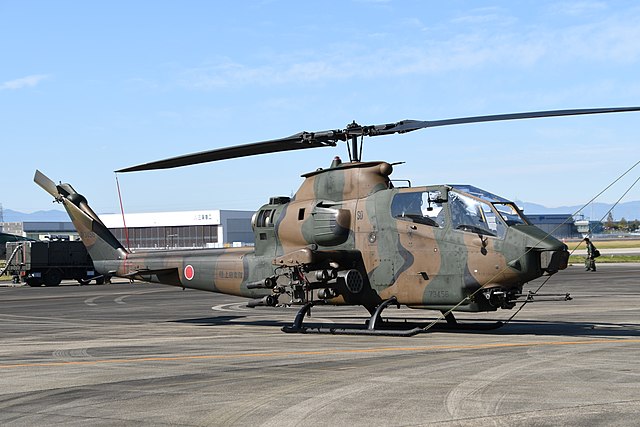 File:JGSDF AH-1S(73456) right front view at JASDF Komaki Air