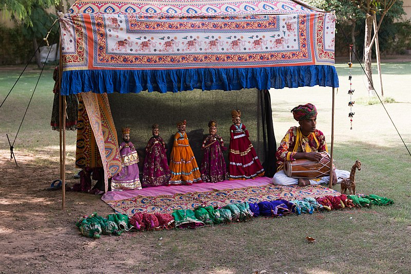 File:Jaipur-Samode Haveli Garden-Pupettry 01-20131017.jpg