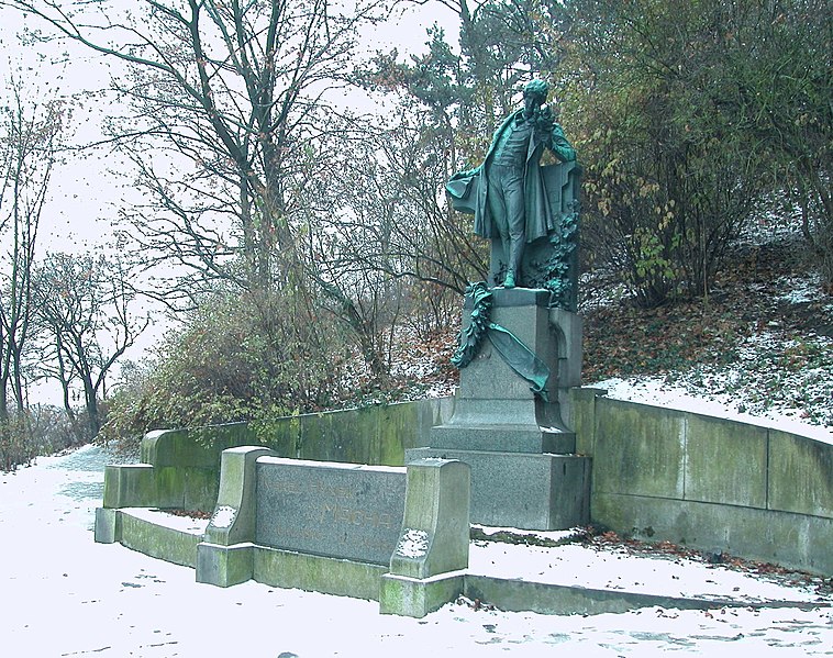 File:Karel Hynek Macha statue.jpeg