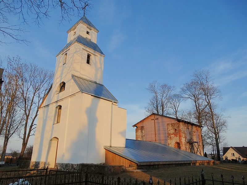 File:Kulva, senoji bažnyčia.JPG