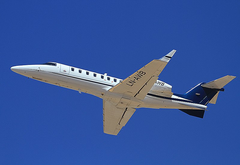 File:LN-AWB Learjet 45 Airwing Faro 13th april 2019 (32851501327).jpg