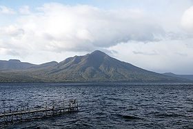 Vista do Lago Shikotsu e Monte Fuppushi.