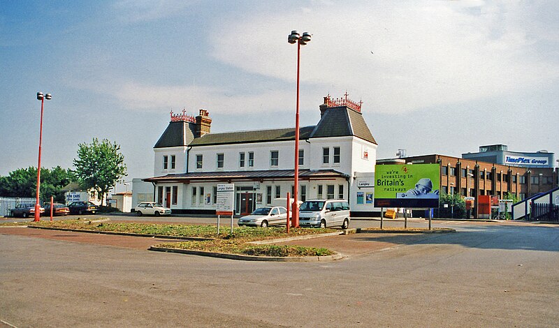 File:Langley (Bucks.) station, exterior geograph-3743730-by-Ben-Brooksbank.jpg