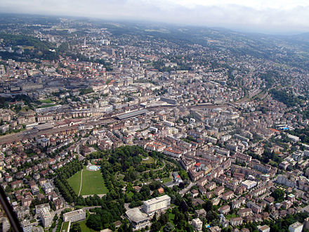 Aerial view of Lausanne (railway station in the centre and Parc de Milan at the bottom).