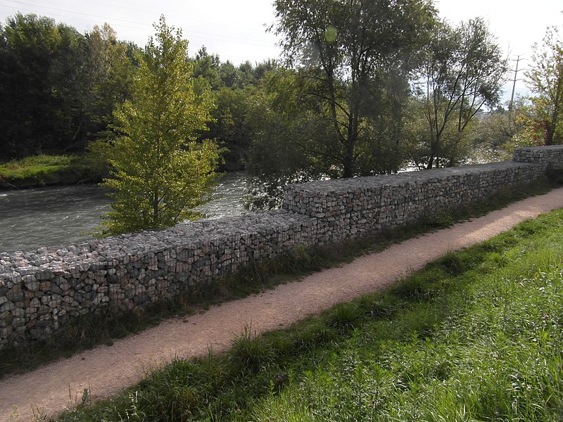 File:Le Drac à Fontaine (Digue).JPG