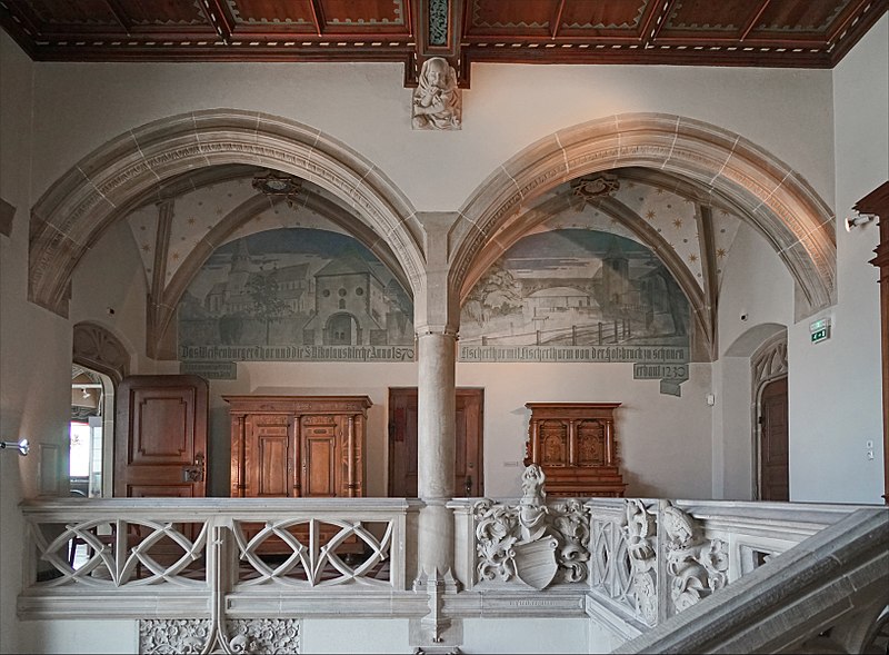 File:Le palier du premier étage du musée historique de Haguenau (36194449986).jpg