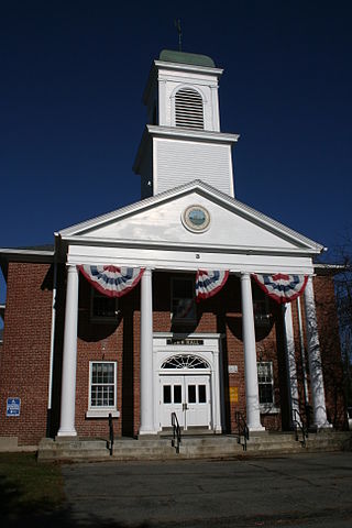 <span class="mw-page-title-main">Leicester, Massachusetts</span> Town in Massachusetts, United States