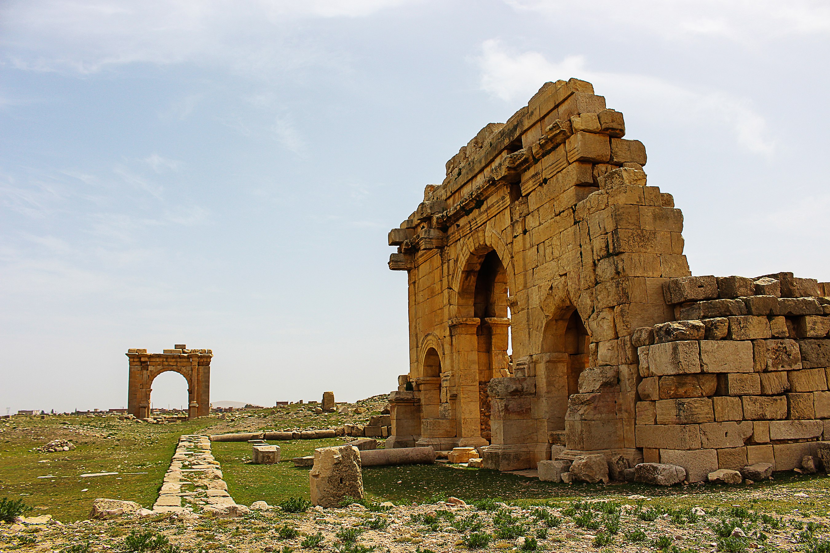 Les deux arcs de triomphe - Diana Veteranorum (today a village called Ain Zana, Aïn Zana) was an ancient Roman-Berber city in Algeria. Photograph: Badmax54