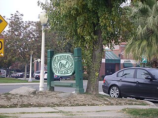 <span class="mw-page-title-main">Oval Park, Visalia, California</span> Neighborhood in Tulare County, California, United States
