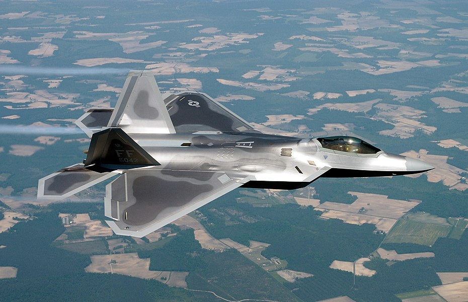 Американский самолет 5. F22 Raptor. F-22 Раптор. Истребитель Lockheed Martin f-22a Raptor. Lockheed Martin f-22 Raptor.