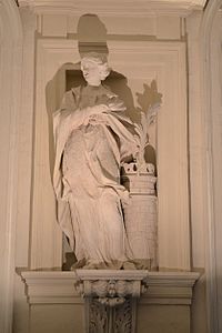 Sculpture de sainte Barbe dans le réfectoire baroque du musée des Beaux-Arts de Lyon.