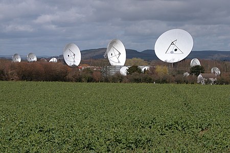 MadleySateliteEarthStation(PhilipHalling)Apr2006