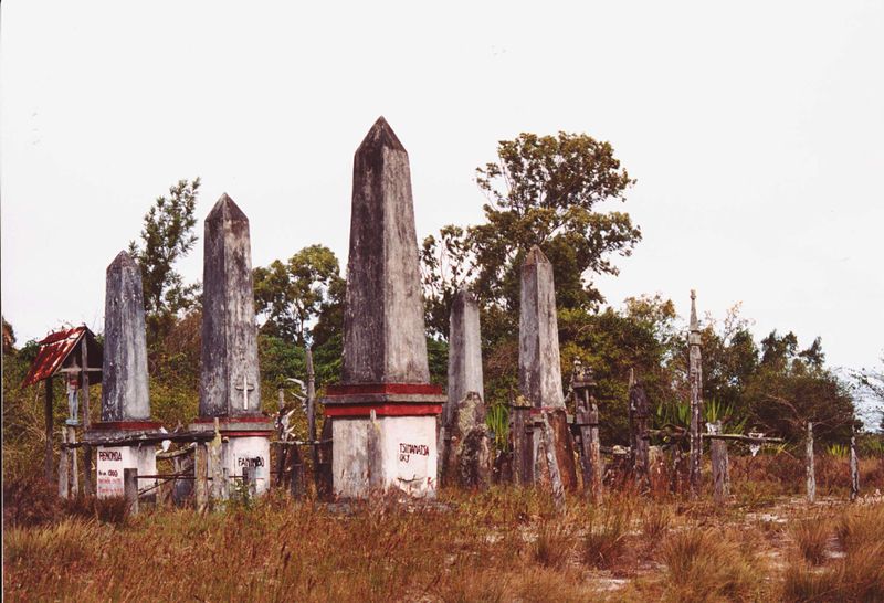 File:Mahafaly-tomb.jpg