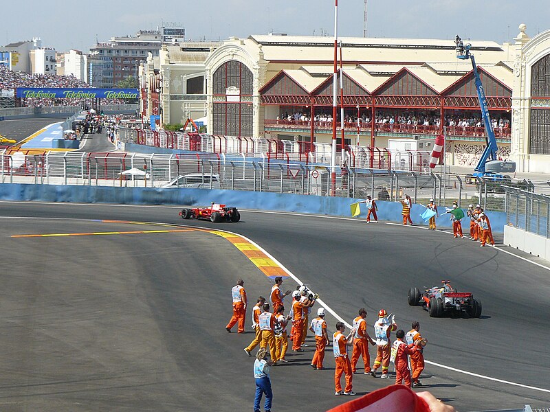 Fájl:Massa & Hamilton after finish.jpg