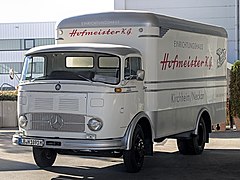 Mercedes-Benz LP 710 - left front view