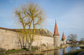 Wassergefüllter Graben an der Stadtbefestigung