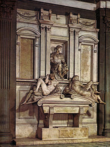Tombe en marbre avec trois statues d'hommes