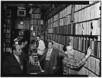 Milt Gabler, Herbie Hill, Lou Blum, Jack Crystal. Commodore Record Shop, août 1947