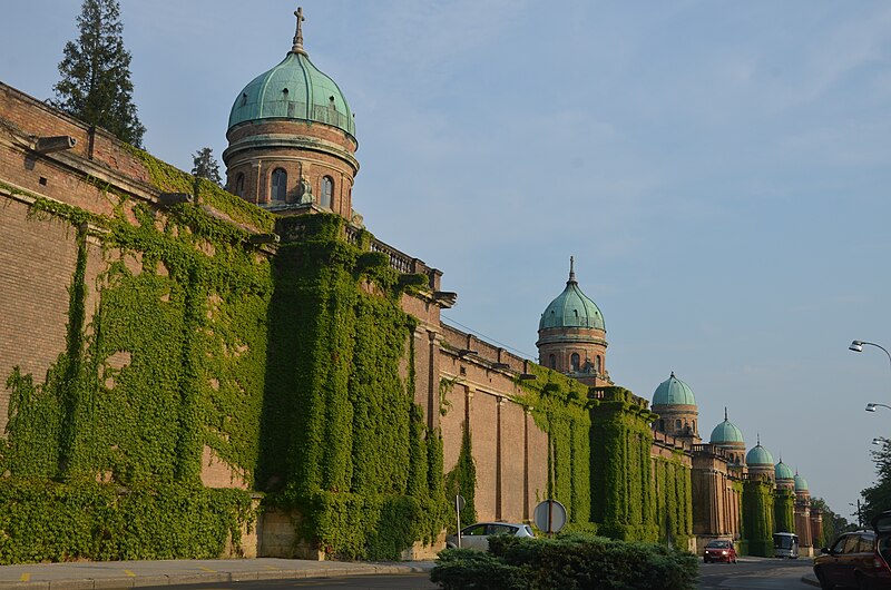 File:Mirogoj Cemetery 2015 2.JPG