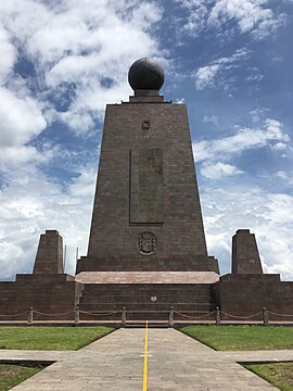 Mitad del Mundo 01.jpg