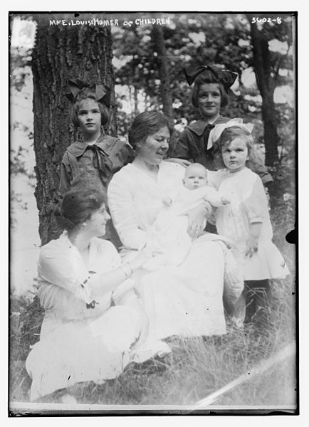 File:Mme. Louise Homer and children LCCN2014699844.jpg
