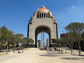 Monumento a la Revolución 1.jpg