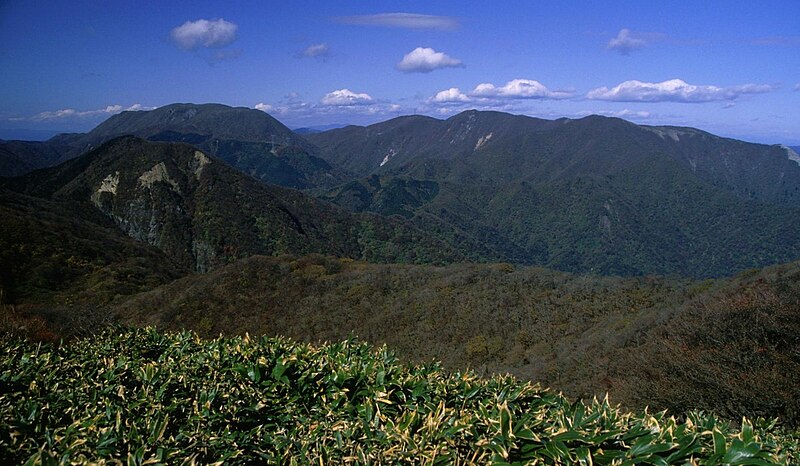 File:Mount Oike from Mount Ryu 2001-11-04.jpg
