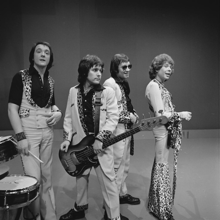 Mud in 1974. From left to right: Dave Mount, Ray Stiles, Les Gray, Rob Davis.