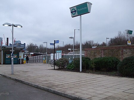 Mudchute DLR stn western entrance