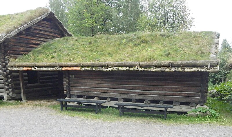 File:NF10 Fjøs fra Skomedal.jpg