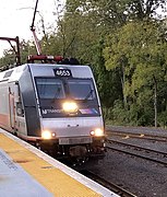 NJ Transit ALP-46 No. 4653 pulls up to the high level platform at Gladstone Station