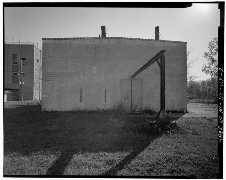 File:NORTH FRONT - Selfridge Field, Building No. 1005, C Street west of Doolittle Drive, Mount Clemens, Macomb County, MI HAER MICH,50-MTCLE.V,1KK-2.tif