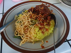 Nasi kuning Banjar.