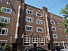Etagewoningen en school in Rationalisme, invloed Amsterdamse School-stijl