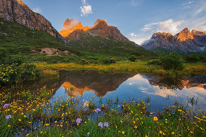 File:Nianbaoyuze Geopark 2015.jpeg