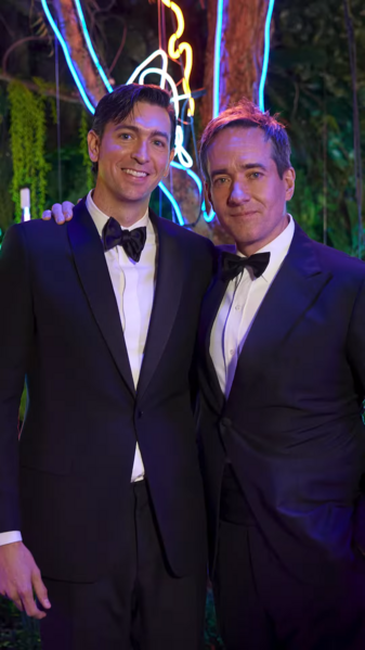 File:Nicholas Braun and Matthew Macfadyen 2024 Emmys 01.png