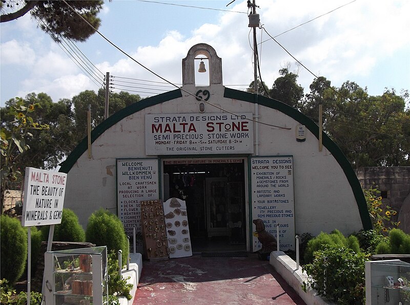 File:Nissen Hut, Ta' Qali, Malta.JPG