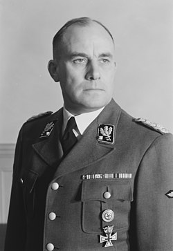 Wilhelm Rediess år 1941. (På vänster bröstficka bär Rediess Partimärket och Danzigkorset av första klassen.)