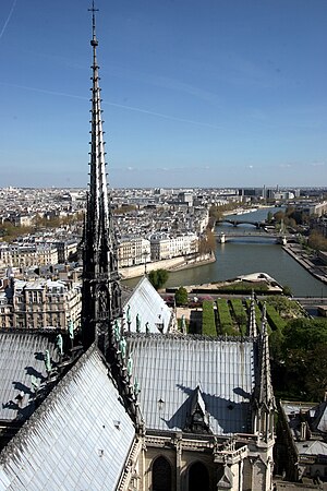 Notre-dame-paris-top-facing-east.jpg