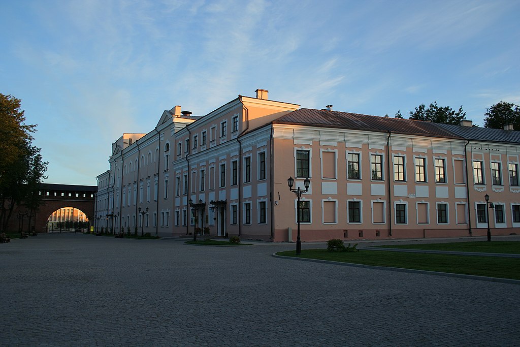 Novgorod Kremlin 03 Concert Hall.jpg