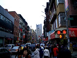 Crossing Canal Street in the Manhattan Chinatown (Niu Yue Hua Bu ), facing Mott Street toward the south Nycctown.jpg