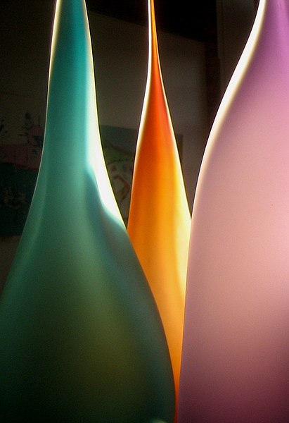 File:Ocean Wisps - vases by Jon Lewis.jpg