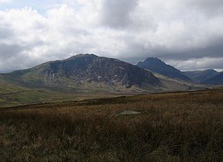 <span class="mw-page-title-main">Gallt yr Ogof</span> Mountain in Snowdonia, North Wales