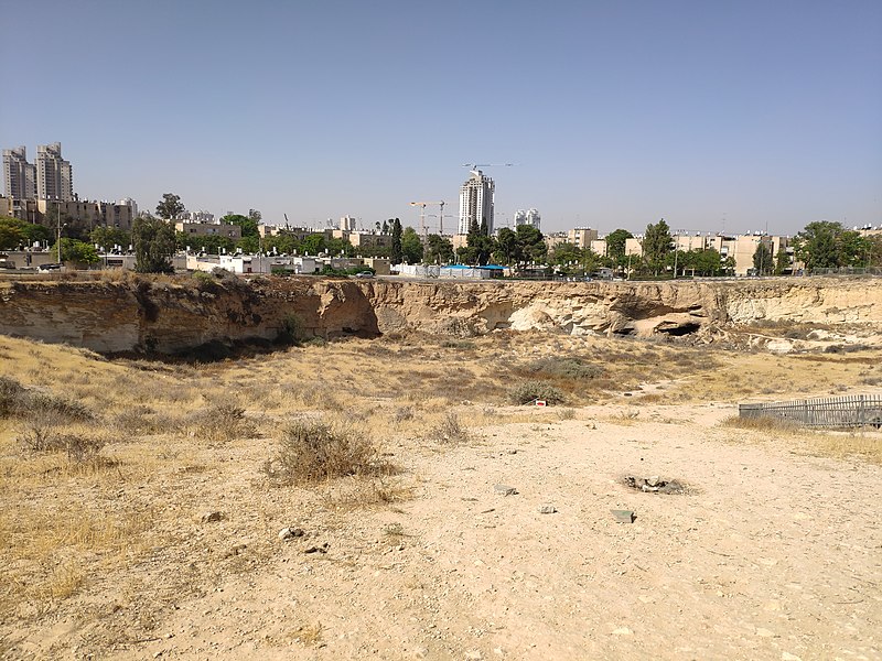 File:Old quarry in Beer Sheva.jpg