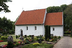 Olderup, Dorfkirche mit Friedhof.jpg